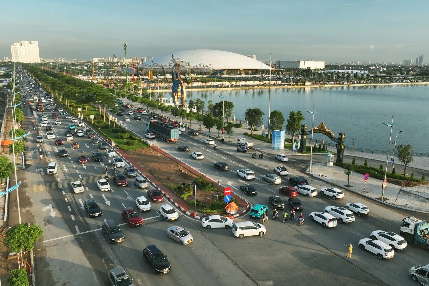 Trung tâm Hội chợ Triển lãm Quốc gia hình mai rùa và hồ trung tâm tại Vinhomes Cổ Loa